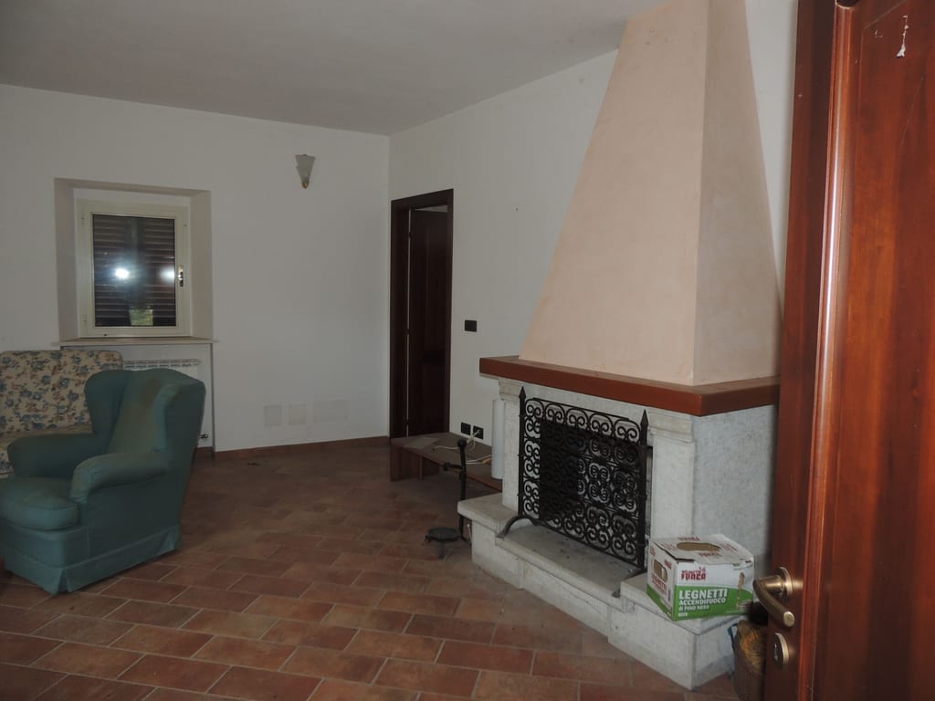 Vendesi villa immersa nel verde