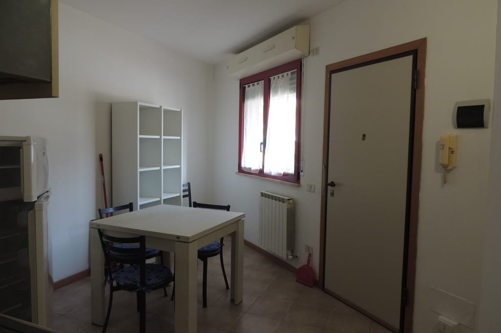 Vendesi ampio bilocale in zona ospedale completamente ristrutturato - immagine 1